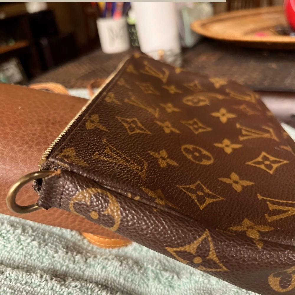 👜Auth Louis Vuitton Monogram Pochette/Crossbody Bag! One of the most popular👜 - Picture 11 of 11